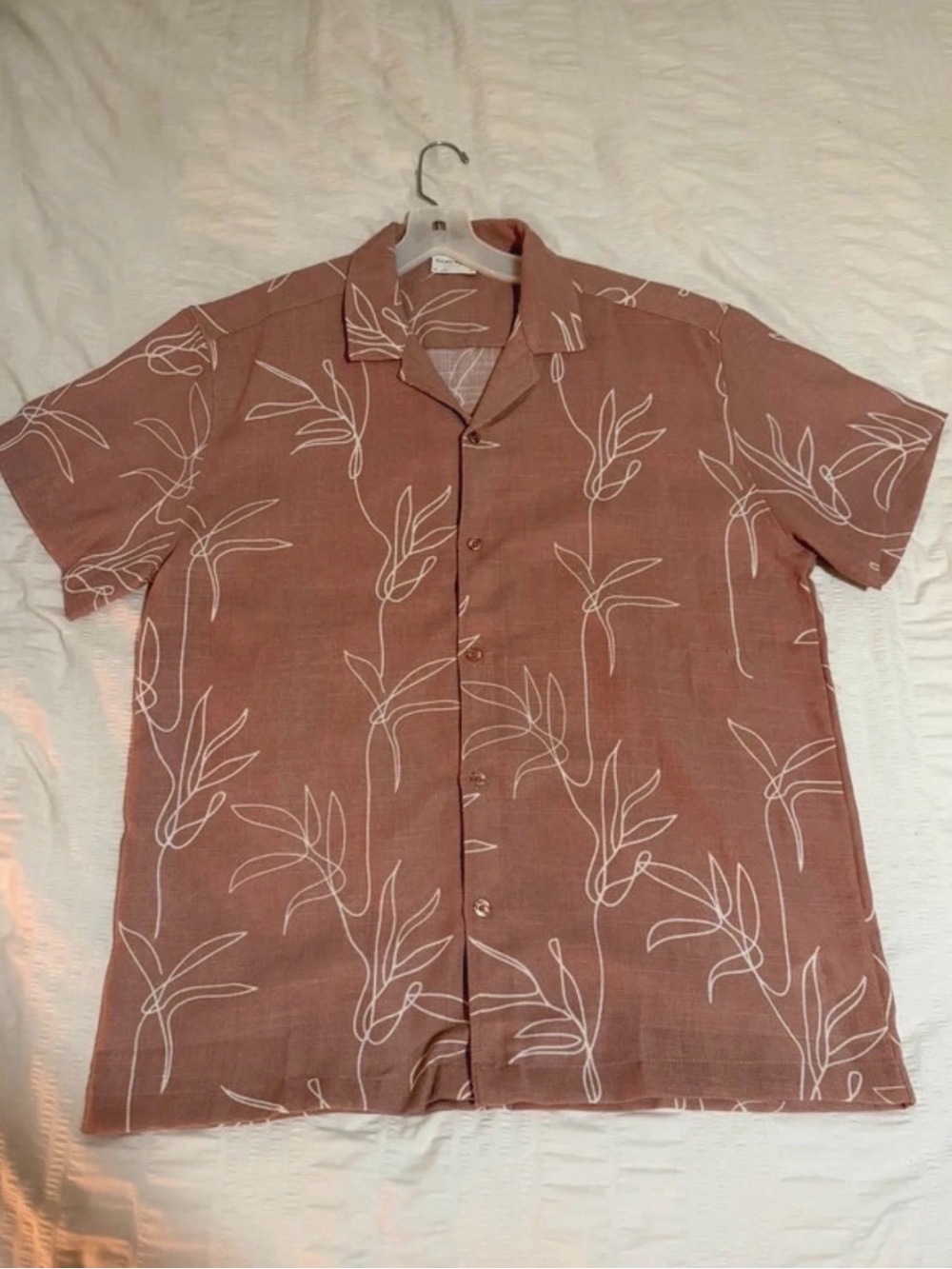 Men's Short Sleeve Button-Up Shirt in Dusty Rose with White Leaf Print
